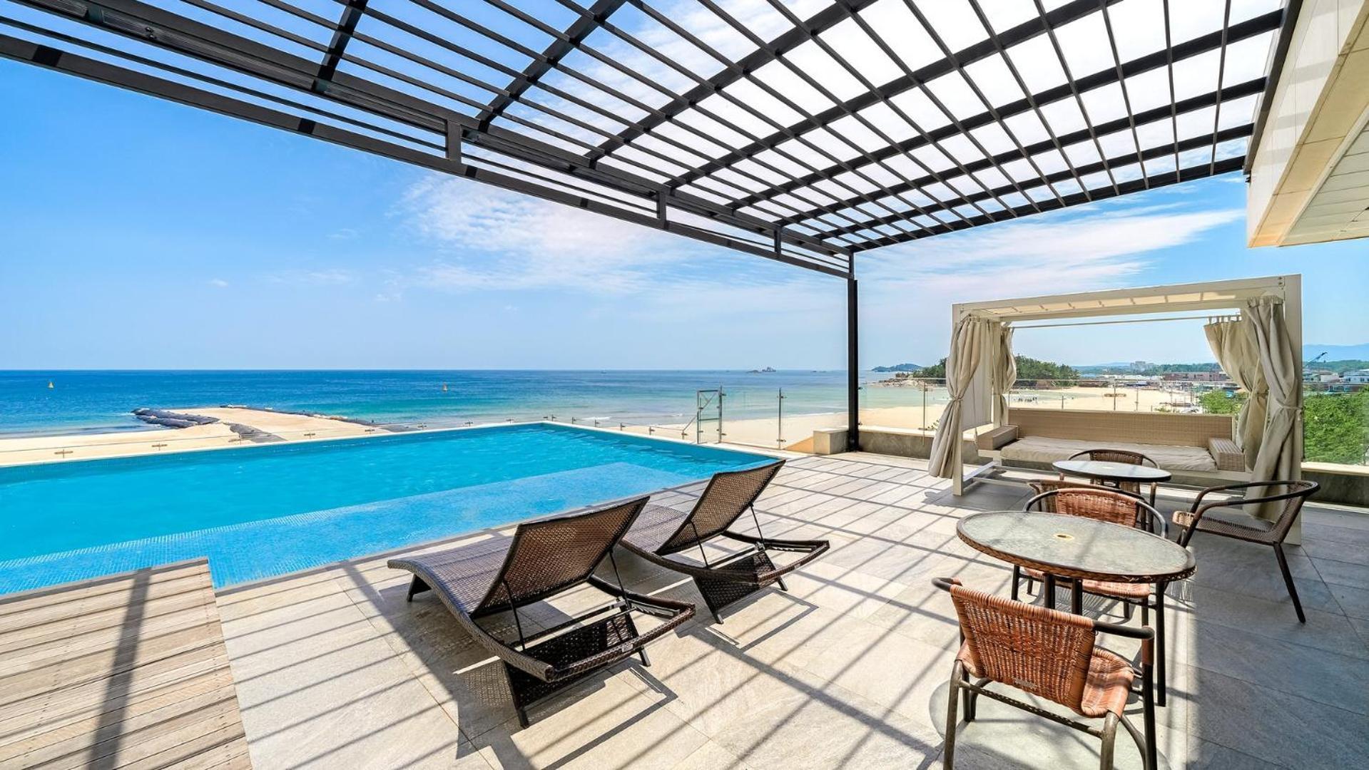 Goseong Moneblue Pension Exterior foto